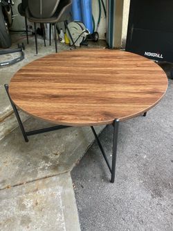 Central round 35.5” x18 h wood table