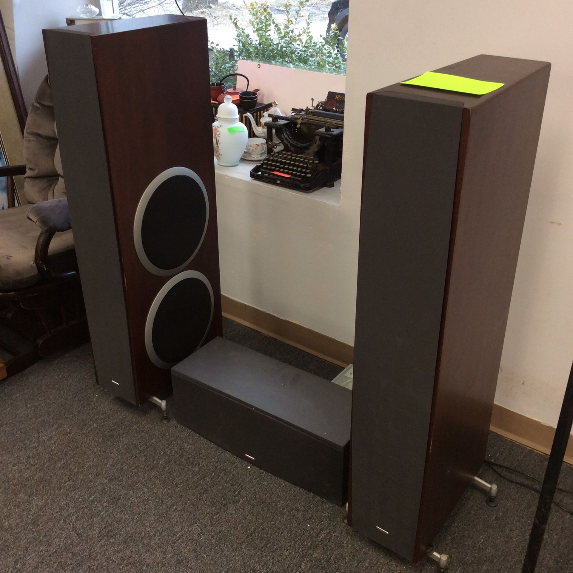 Cambridge Soundworks T500 speaker towers and center Mc500 for Sale in
