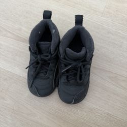 Black jordan’s for toddler boy 