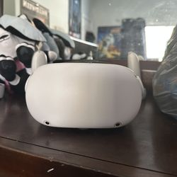 Used Meta Quest 2 with Controllers and Custom Headstrap