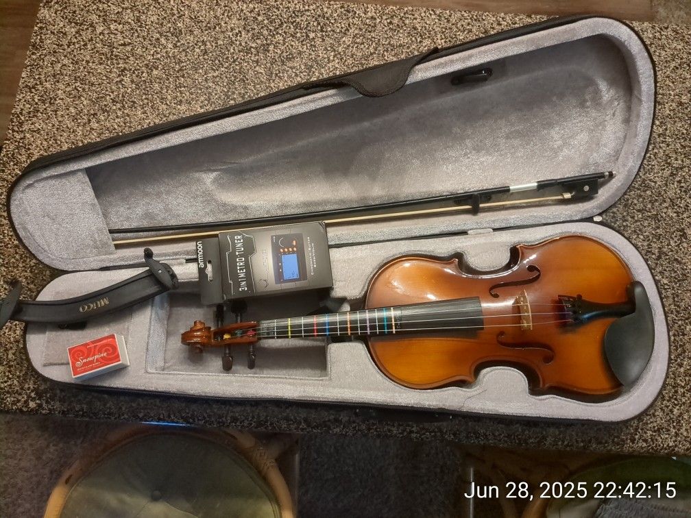 Carlo Robelli P107 4/4 Violin With Metronome Tuner, Shoulder Rest, Rosin, Case