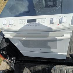 G.E White Slide In Stove