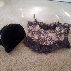 TOP WITH MAKEUP POUCH 