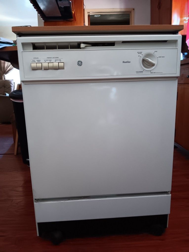 GE Dishwashing Machine 