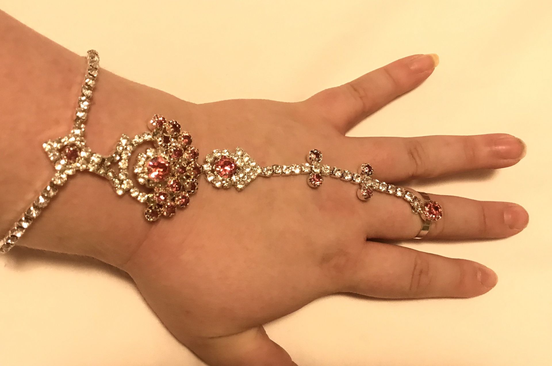 Hand jewelry