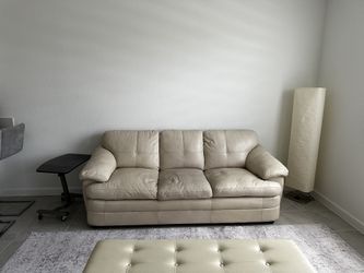 Couch Sofa From Rooms to Go (beige)