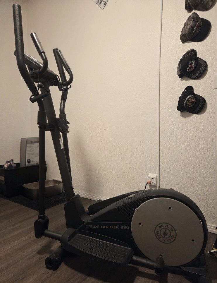 Golds Gym Eliptical- works!
