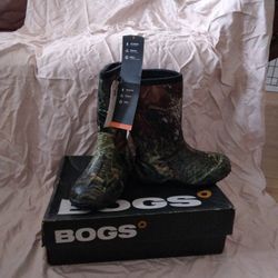 Bogs USA Kids Size 4 -EURO 37-Brand New w/tags and Original Box Warm/ Waterproof 