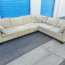 Beautiful Sectional Couch 🛋 Very Nice