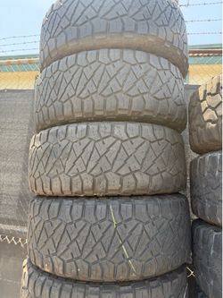 Veni 35/12.50/R20 las 4 llantas por $210 Nittos