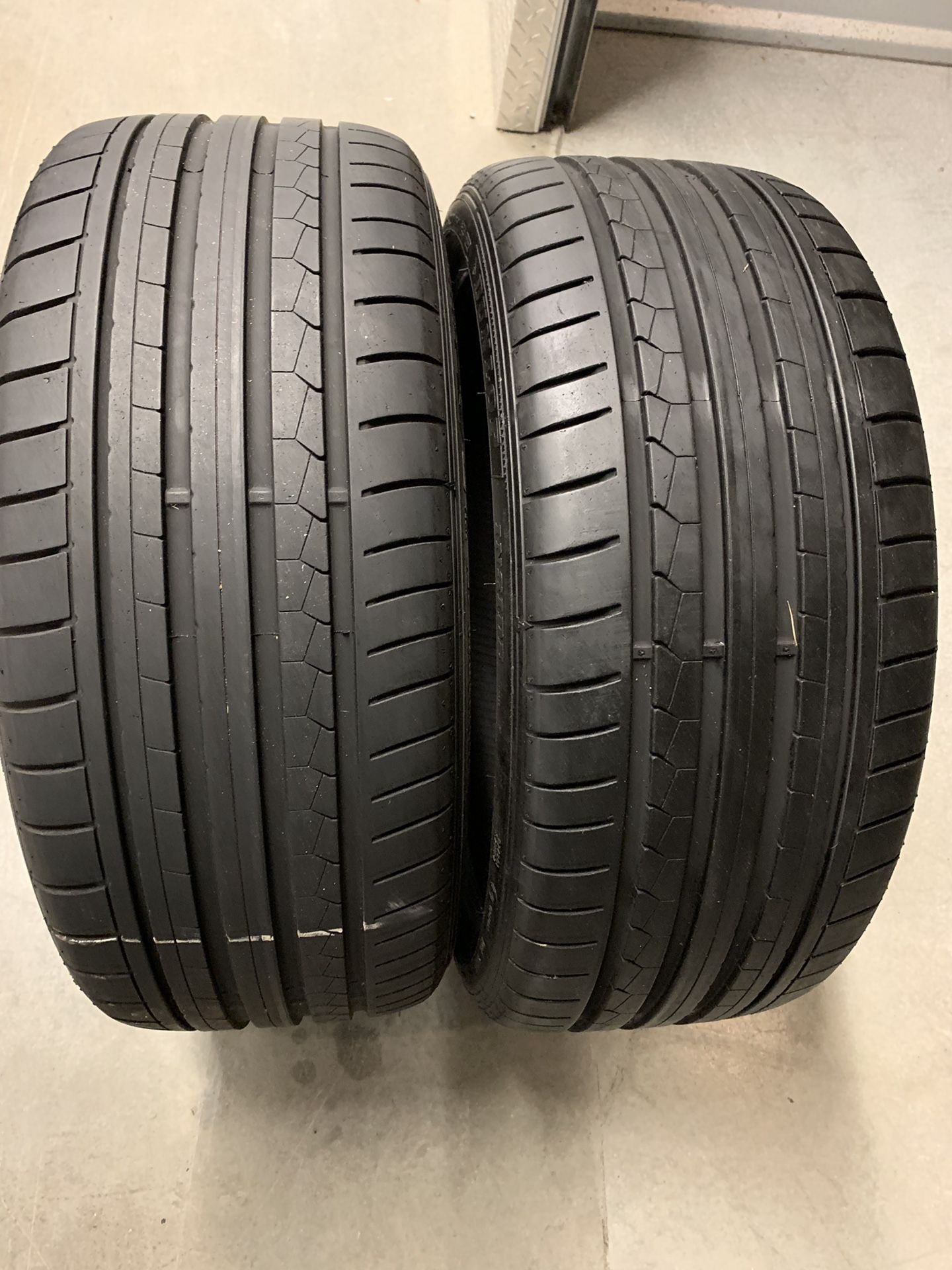 245 35 20 Dunlop run flat 2 tires