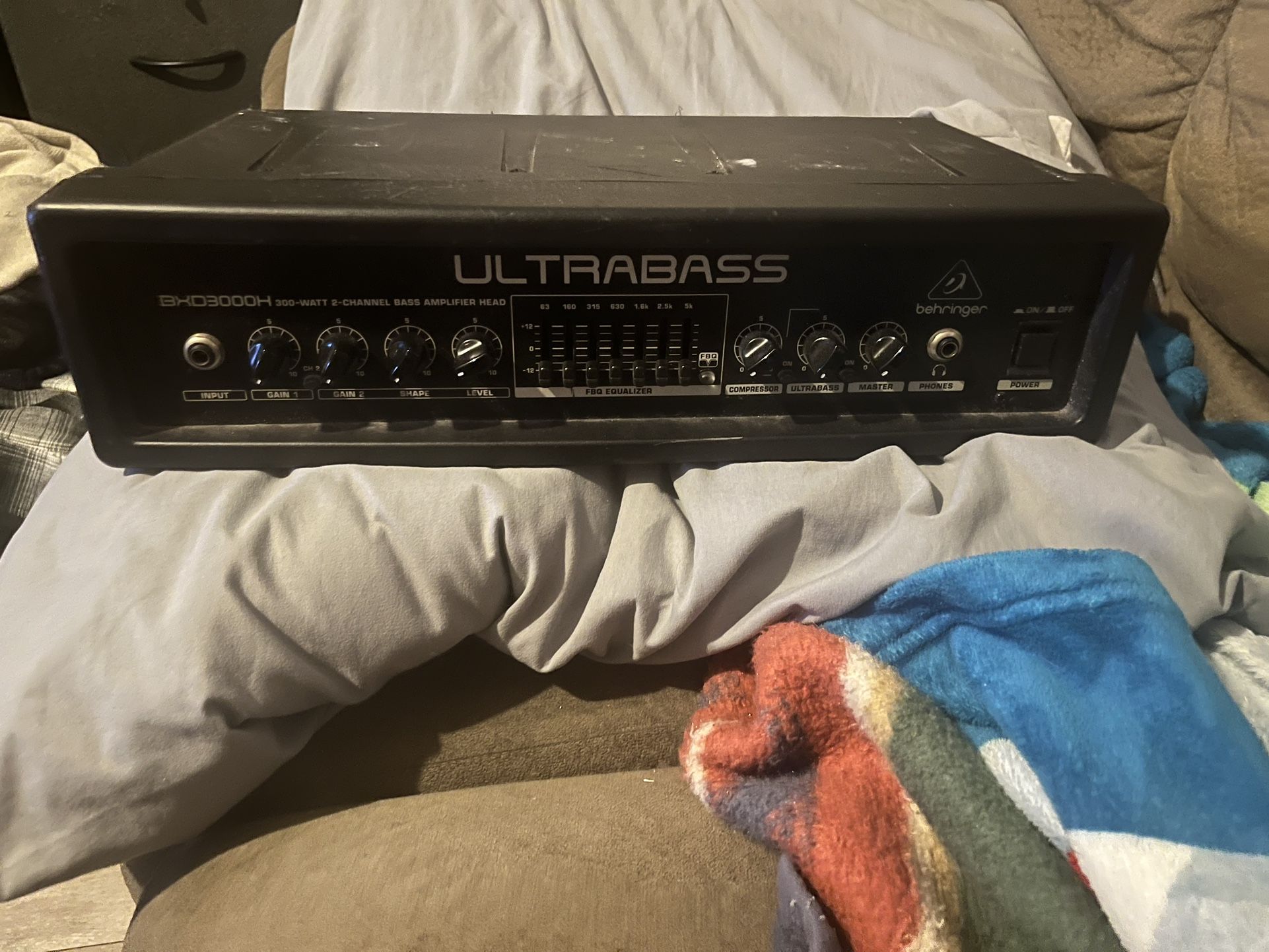 Behringer UltraBass BXD3000H 300-watt 2-channel Bass Head