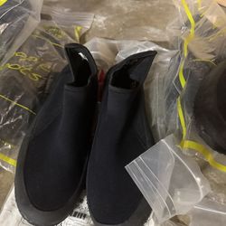 Special offer, 3 mm diving, wading shoes, can be used for diving, surfing, beach, fishing wading. Jet ski riding. Size 13.