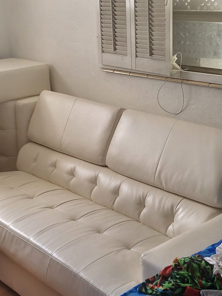 Sofa Like New Bought 2800 Just Sell1300