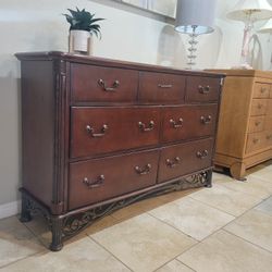 Dresser With Mirror 