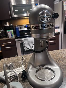 KitchenAid Bowl-Lift Stand Mixer (Silver) - USED EXACTLY ONCE! ($250 OBO)