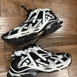 Balenciaga runner