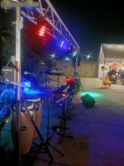 Grupo de música versátil tocamos cumbia tropicales cumbias de bandas cumbias sonideras  guapangos zapateados corridos norteñas con acordeón y muchas m