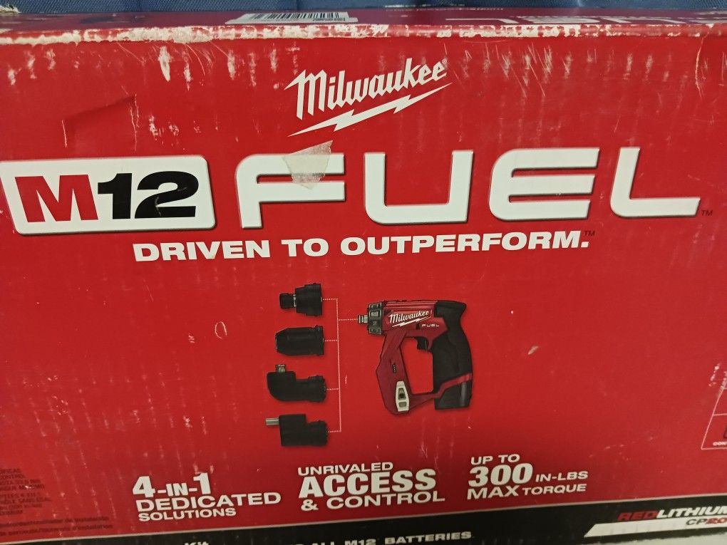 Milwaukee Fuel 12 Volt Installation Drill Driver Kit