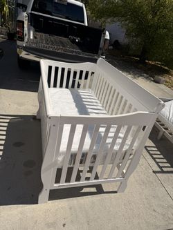 White Baby Crib Wooden