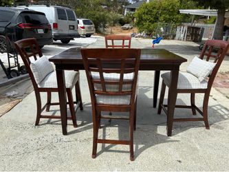 BEAUTIFUL DINING SET WITH 4 TALL CHAIRS REAL WOOD