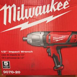 Milwaukee 1/2 in. Impact Wrench with Rocker Switch an Detent Pin Sockel Retention