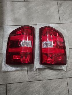 07-14 CHEVY SILVERADO TAIL LIGHTS