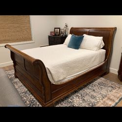 Beautiful Ethan Allen Sleigh Bed