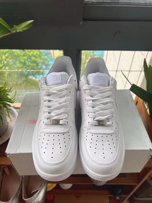 Nike Air Force 1 Size 10 Men's sports shoes