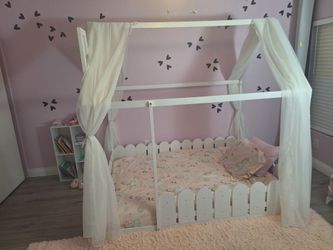 Kids White House Bed With Matters