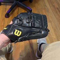 Wilson Pitcher Glove