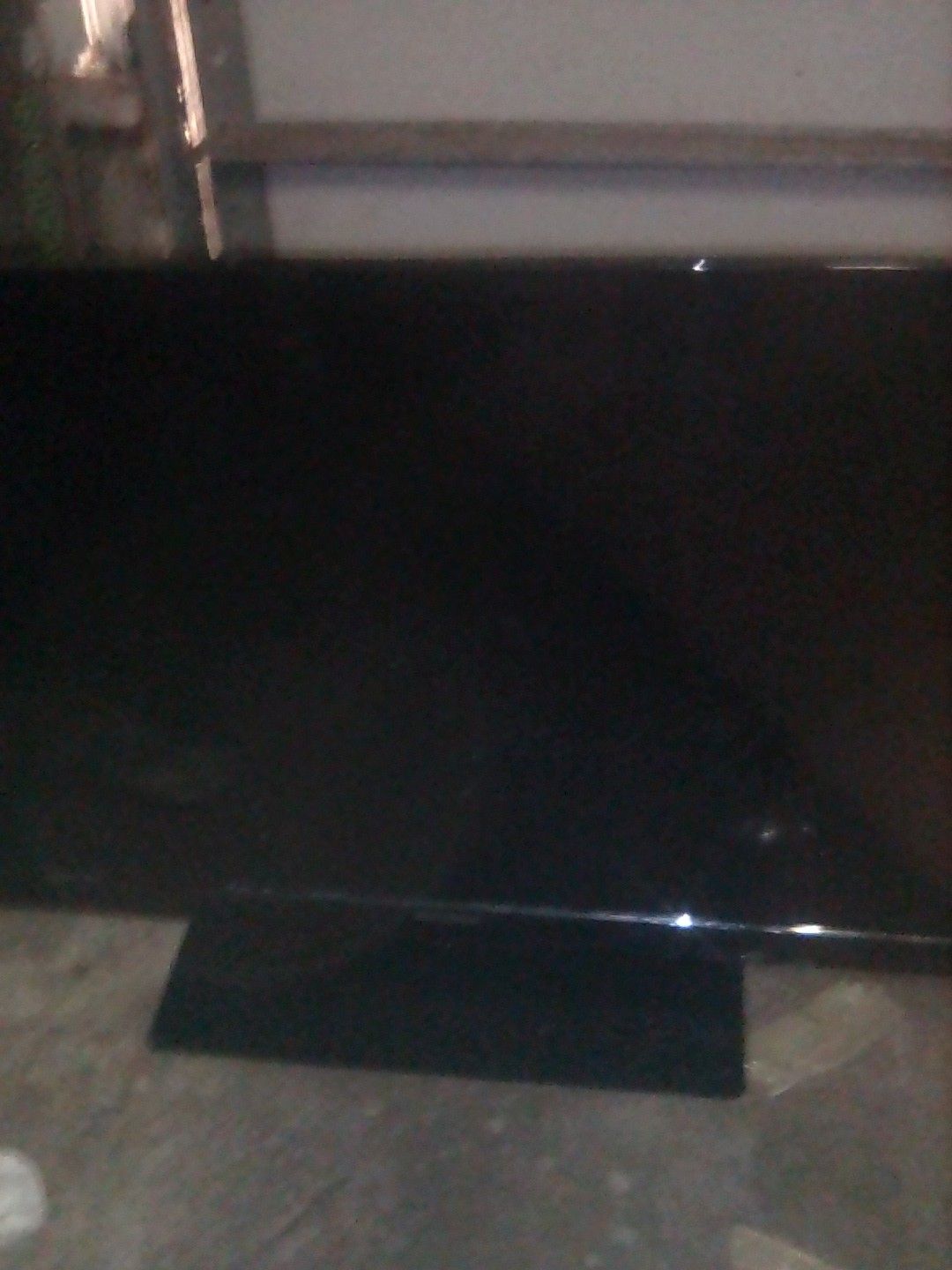 Westinghouse 32"flat screen TV w/remote