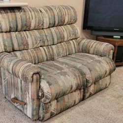 FREE FREE FREE LAZBOY LOVESEAT RECLINER