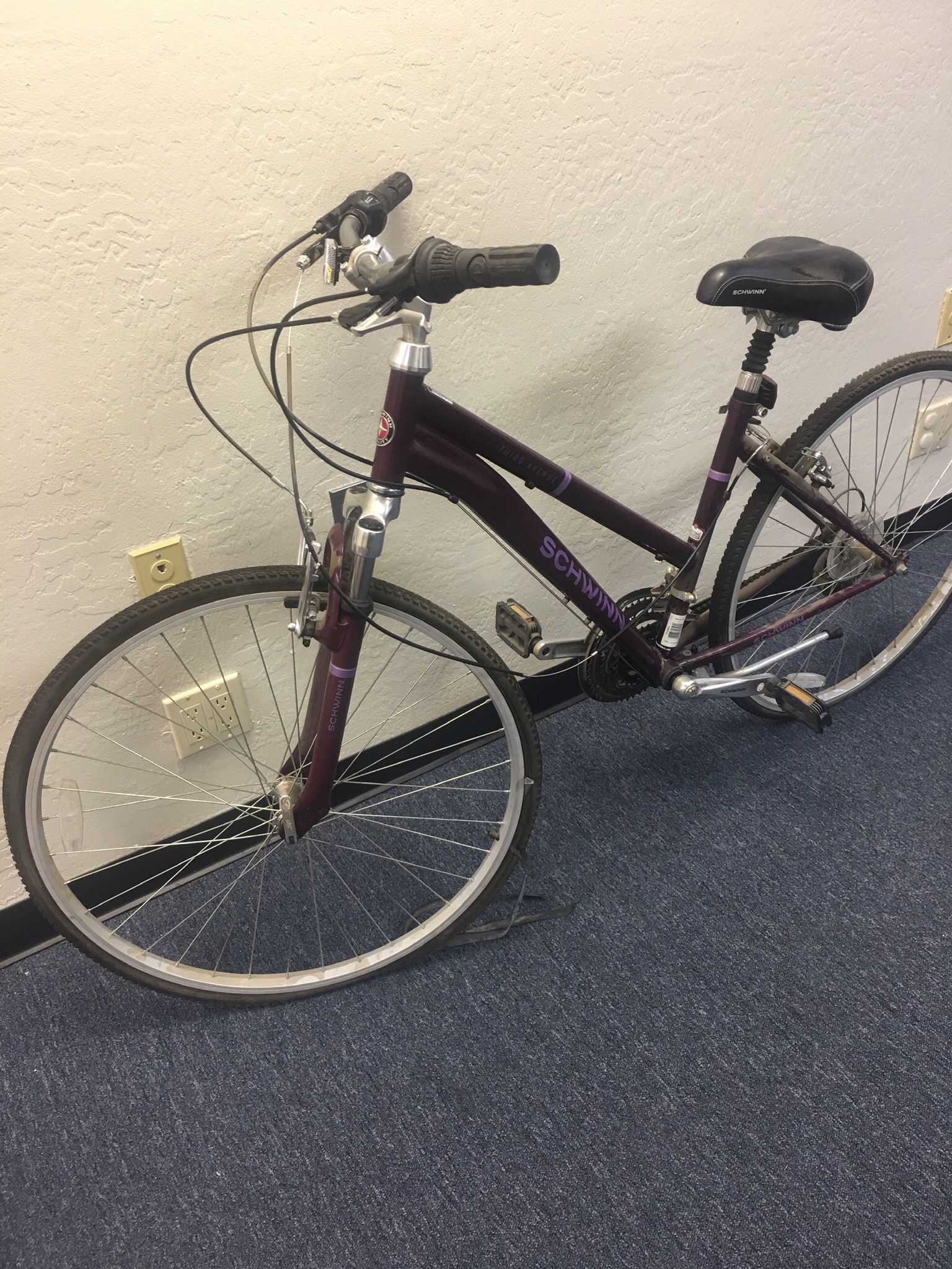 Schwann S4059WMA Ladies Circuit Women’s Bicycle (Purple)