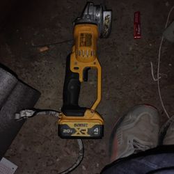 DeWalt 20v Angle Grinder W 4ah Battery