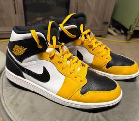 Men’s Jordan 1 mid Bundle