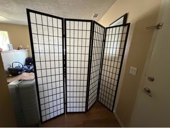 ROOM DIVIDER