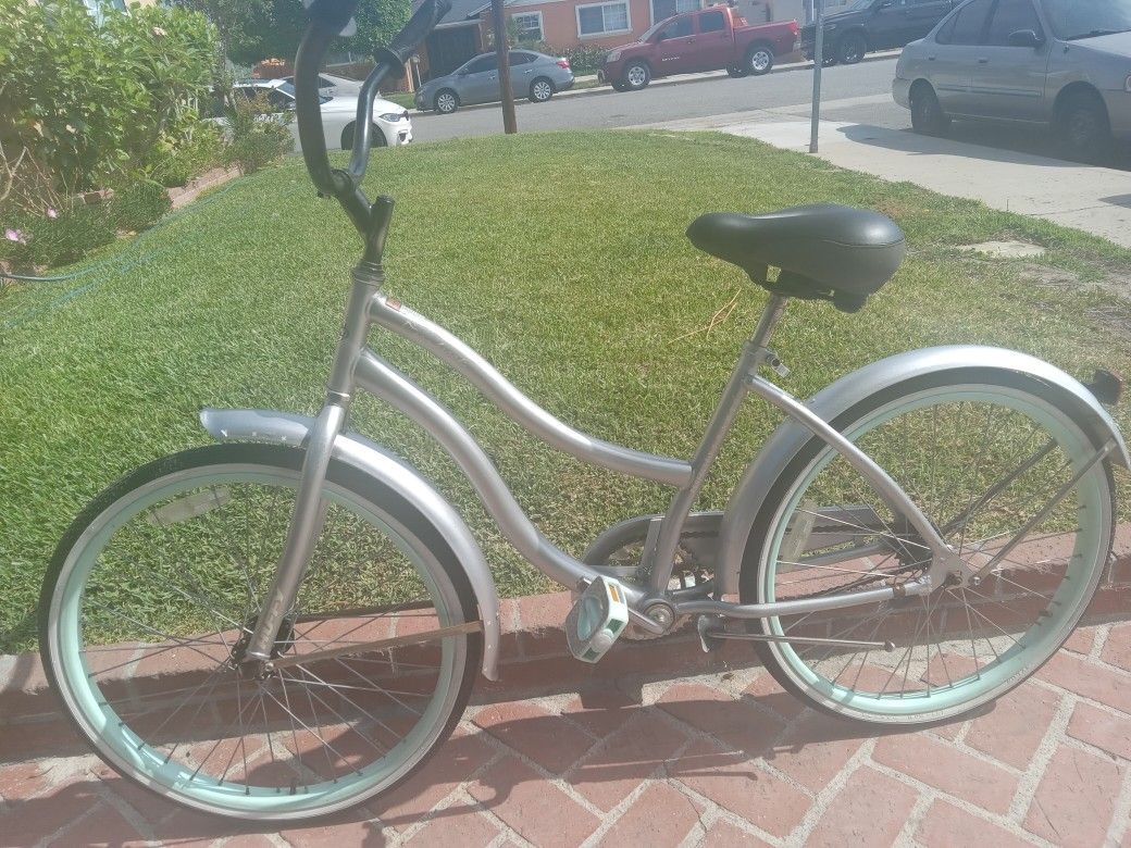 Girls Beach Cruiser Sz 24 Tires Runs Good