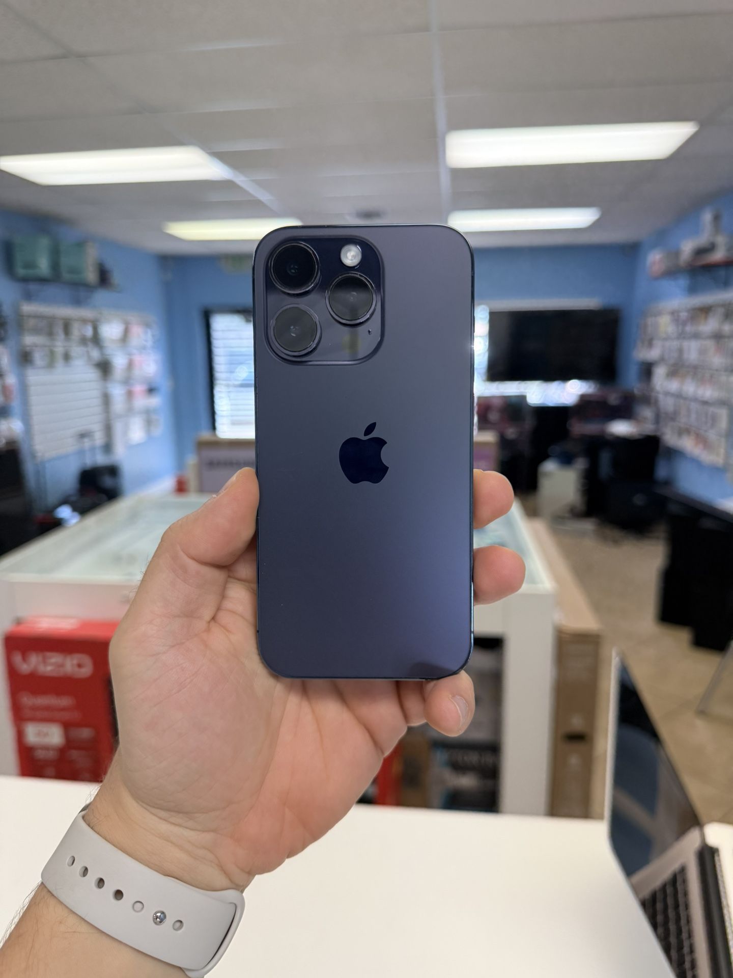 iPhone 14 Pro 256GB Factory Unlocked excellent condition battery %99