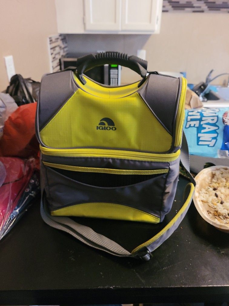IGLOO PORTABLE COOLER LUNCHBOX