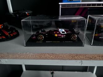 Bburago 1:18 Ferrari SF-25 #44 Lewis Hamilton F1 Diecast Model w/ Display Case  Bburago 1:18 scale Formula 1 diecast model of the Mercedes-AMG Petrona