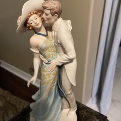 Stolen Kiss Porcelain Figurin 
