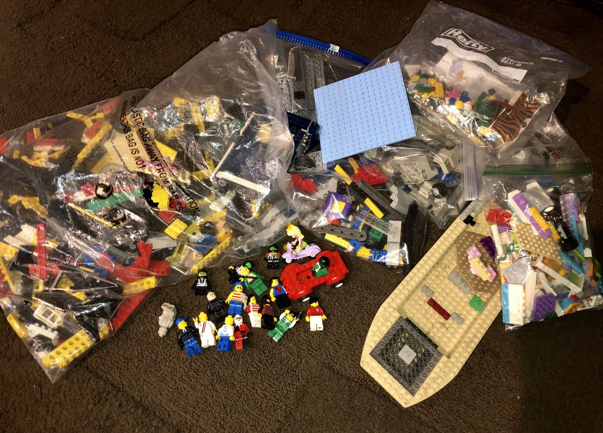 Large assorted lot of LEGOs hundreds of pieces