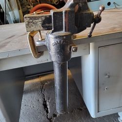 Antique Champion Swivel Vise Western Tool & Mfg Early 1900’s RARE Vice Shop Tools Garage Tool 
