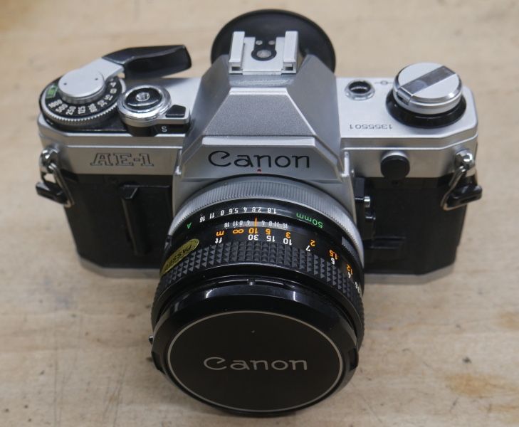 Canon AE-1 Program 35mm Manual SLR Film Camera with 50mm 1:1.8 Lens. used. tested. in a good working order. 