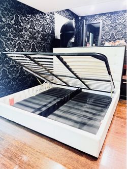 🛏️ King Bed - Modern White Tufted Faux Leather with Storage