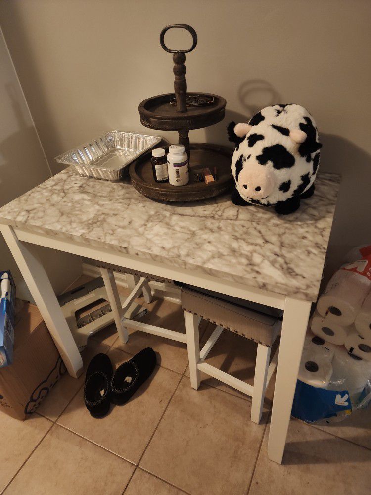 Small White Kitchen Table With Stools