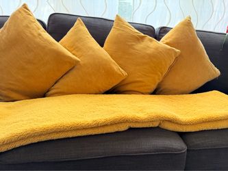 Pillow cases with matching throw