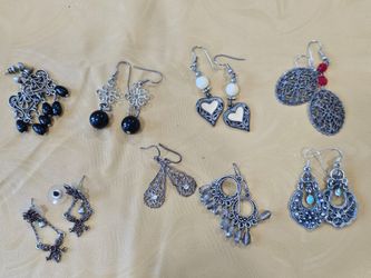 8 pairs barely worn dangly earrings.