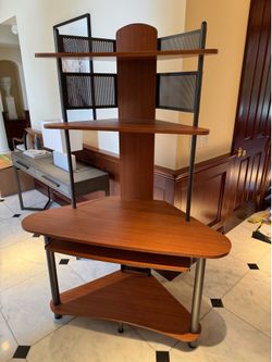 Corner computer desk
